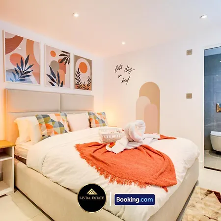 Modern Ground Floor, 2 Bed, 2 Bath By Livra Estate Short Lets & Serviced South With Garden