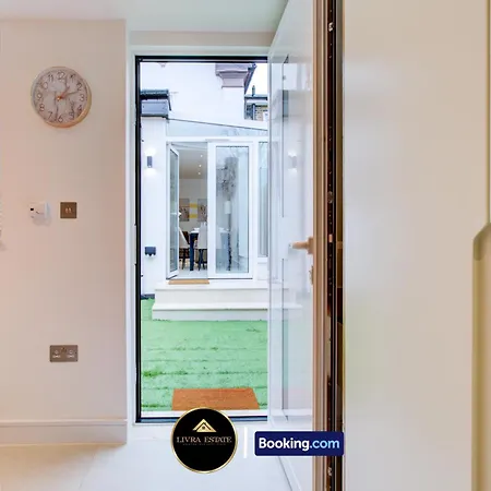 Apartment Modern Ground Floor, 2 Bed, 2 Bath By Livra Estate Short Lets & Serviced South With Garden *