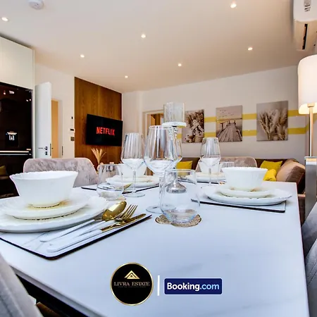 Modern Ground Floor, 2 Bed, 2 Bath By Livra Estate Short Lets & Serviced South With Garden Croydon
