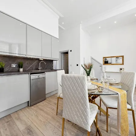 Minimalist Luxe 2br Designer Retreat In Prime Kensington For 6 Next To Station Harrods Apartment
