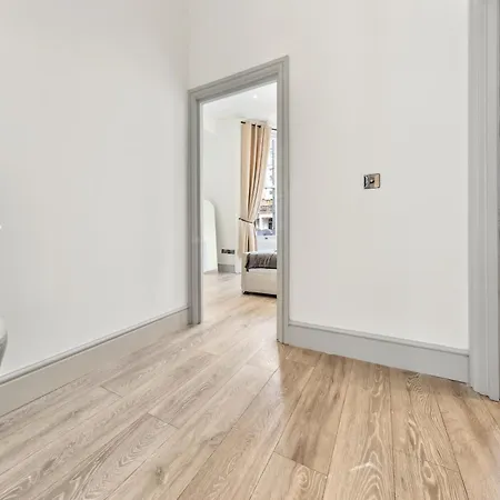 Minimalist Luxe 2br Designer Retreat In Prime Kensington For 6 Next To Station Harrods