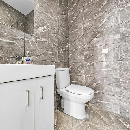 Minimalist Luxe 2br Designer Retreat In Prime Kensington For 6 Next To Station Harrods Apartment