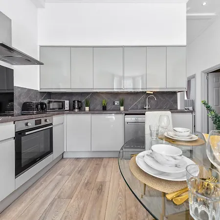 Minimalist Luxe 2br Designer Retreat In Prime Kensington For 6 Next To Station Harrods London