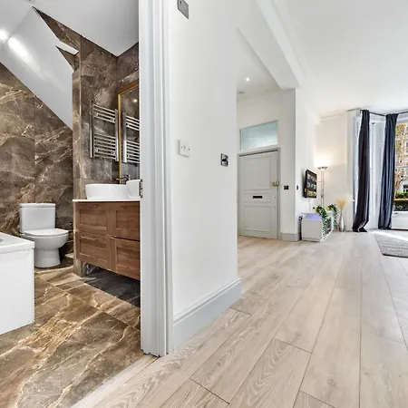 Minimalist Luxe 2br Designer Retreat In Prime Kensington For 6 Next To Station Harrods