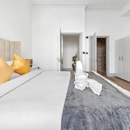 Minimalist Luxe 2br Designer Retreat In Prime Kensington For 6 Next To Station Harrods * London