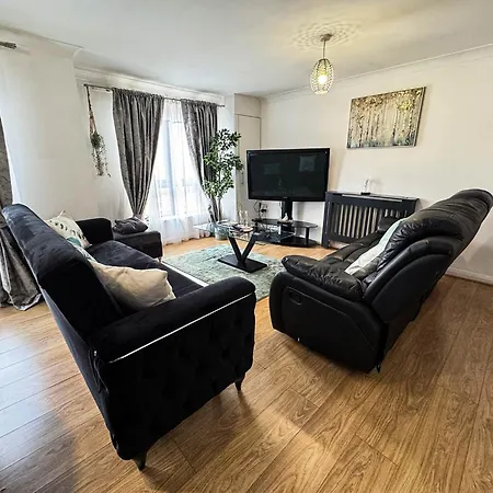 Wembley Stadium - 2 Bathrooms - 2 Parking - 2 Bedroom Spacious Beautiful Apartment * London