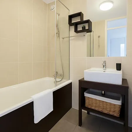 Bright Flat - 10 Mins To Bridge & The Shard Apartment *