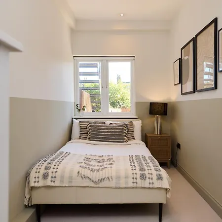 East Finchley Retreat - 2bdr Ground Floor Flat With Terraces Lejlighed