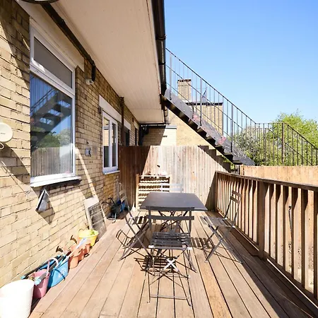 East Finchley Retreat - 2bdr Ground Floor Flat With Terraces London
