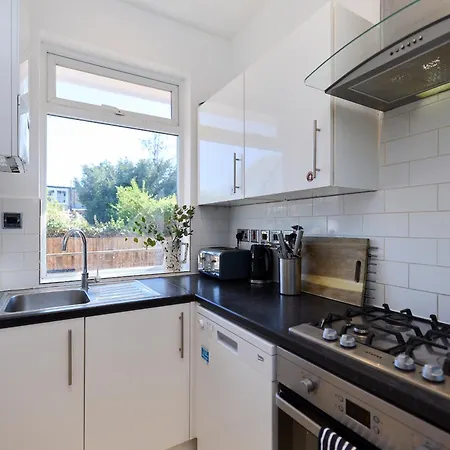 East Finchley Retreat - 2bdr Ground Floor Flat With Terraces