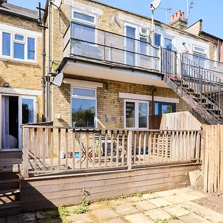 East Finchley Retreat - 2bdr Ground Floor Flat With Terraces Lejlighed