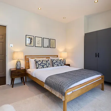 East Finchley Retreat - 2bdr Ground Floor Flat With Terraces *