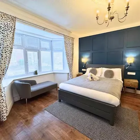 Quiet Garden Escape 3 Beds And Hot Tub Bliss London