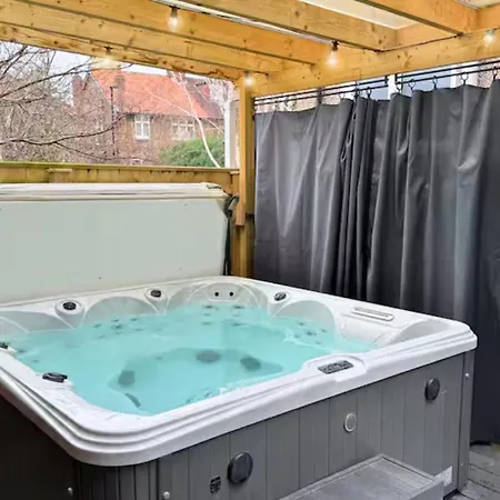 Quiet Garden Escape 3 Beds And Hot Tub Bliss * London