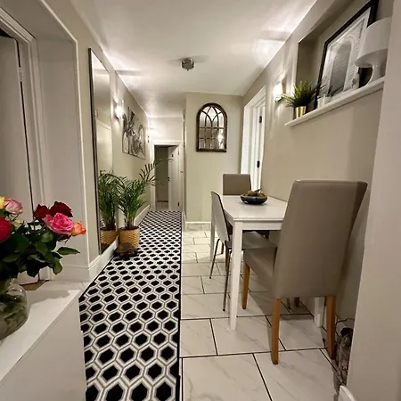 Stylish Unit, Heart Of Bayswater * London