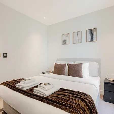 Apartment Chic 1br With Terrace & Gym, West Hampstead *