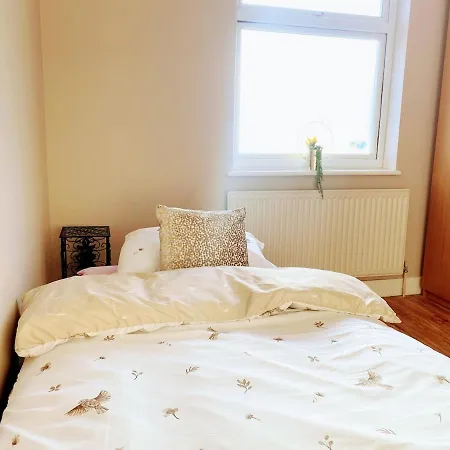 Tiny Bed For Petite Person Single Night Stay Only Homestay *