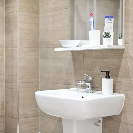 2 Bdr, Wembley Stadium, Parking, Family Friendly Appartement