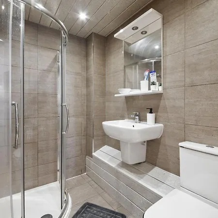 2 Bdr, Wembley Stadium, Parking, Family Friendly Appartement Londen