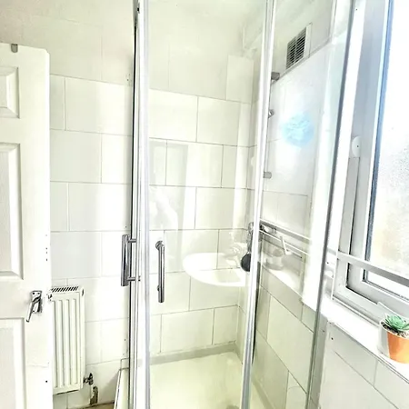 Homestay Harolds London