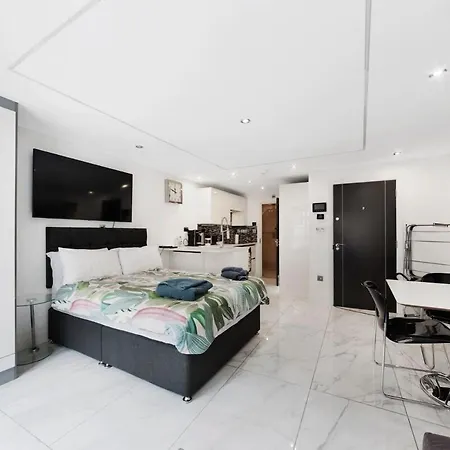 Stylish New Covent Garden Soho Apartment London