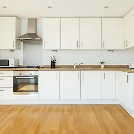 2 Bed With Balcony In Wembley Apartamento
