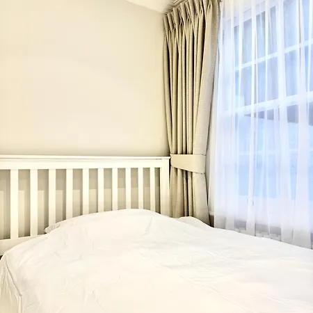 Apartment Stunning 2-bed, 2-bath In London