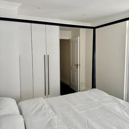 Apartment Stunning 2-bed, 2-bath In