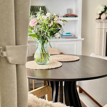 Stunning 2-bed, 2-bath In Apartment