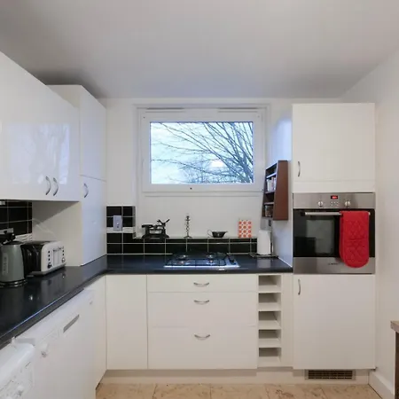 Holiday home Cosy 2bd Flat, Easy Access To & Nature *