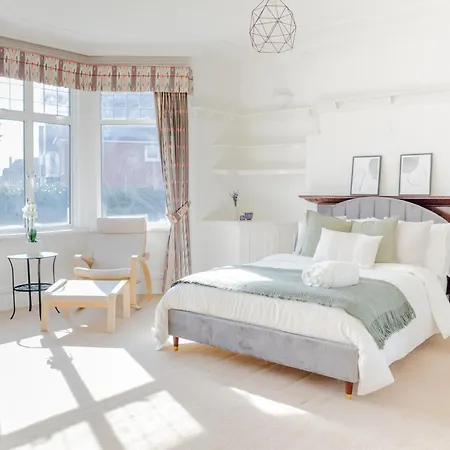 Сasa de vacaciones Lovely & Charming One-bedroom House With Parking And Garden Views In Londres