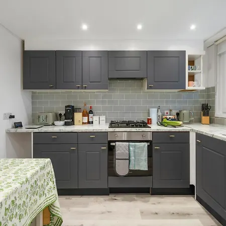 Fantastic Split-level Flat Next To Battersea Park