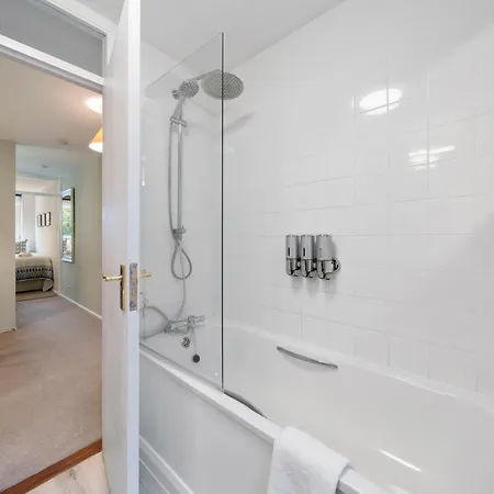 Fantastic Split-level Flat Next To Battersea Park * Londres