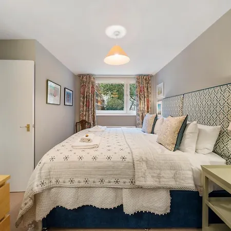 Fantastic Split-level Flat Next To Battersea Park