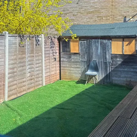 Spacious 4-bedroom Near London Bridge, Fast Wi-fi, Dryer & Quick Access To London * Norwood