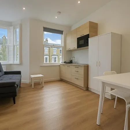 Starnest Shepherd's Bush Apartment