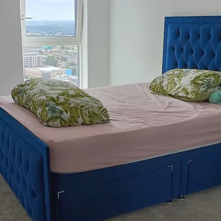 Shared-luxury Next To Heathrow Homestay London