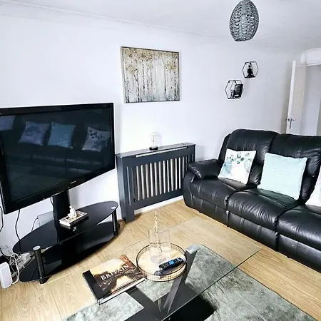 Wembley Stadium - 2 Bathrooms - 2 Parking - 2 Bedroom Spacious Beautiful Apartment London