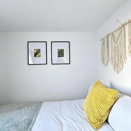 Wembley Stadium - 2 Bathrooms - 2 Parking - 2 Bedroom Spacious Beautiful Apartment Apartment *