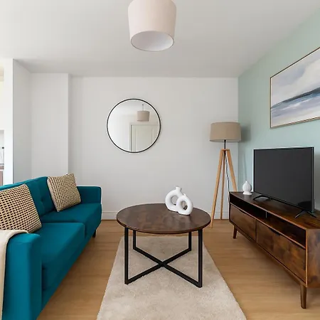 דירה 1 Bed With Balcony In Bow *