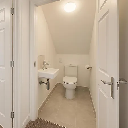 Spacious 4br Near Abba Stadium Tube -zone 2 Сasa de vacaciones *