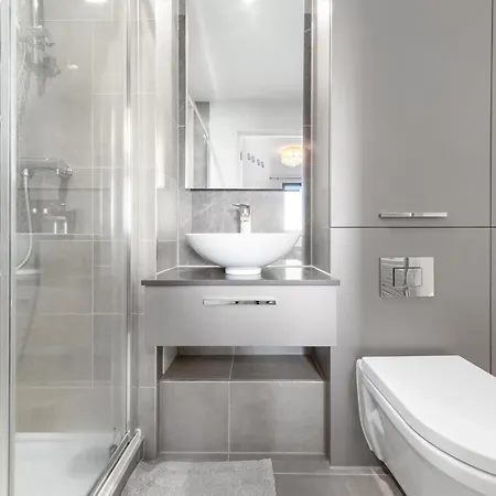 Spacious Modern 2br In The Heart Of Appartement *