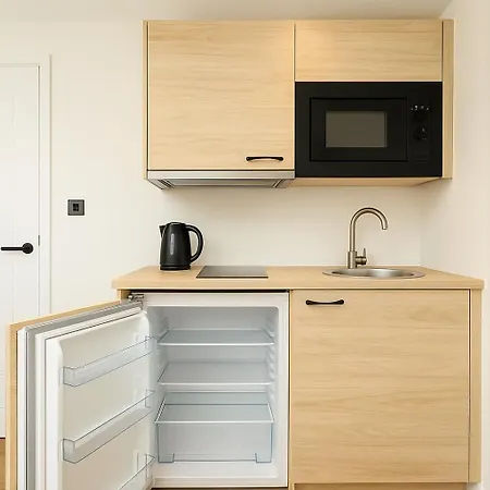 Starnest Shepherd's Bush Apartment London
