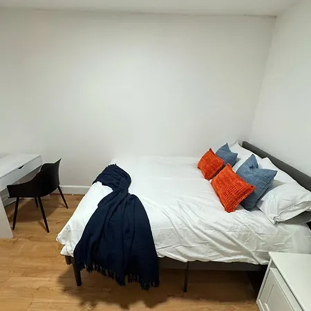 Modern 2-Bed Apartment, 8Min To Stratford Station, Sleeps 6 * London