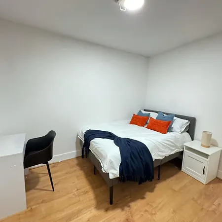 Modern 2-Bed Apartment, 8Min To Stratford Station, Sleeps 6