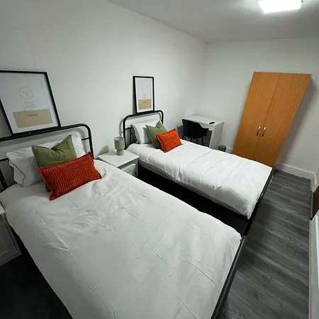 Modern 2-Bed Apartment, 8Min To Stratford Station, Sleeps 6 London
