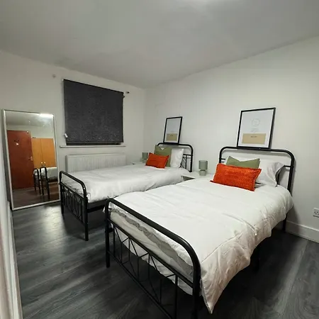 Modern 2-Bed Apartment, 8Min To Stratford Station, Sleeps 6