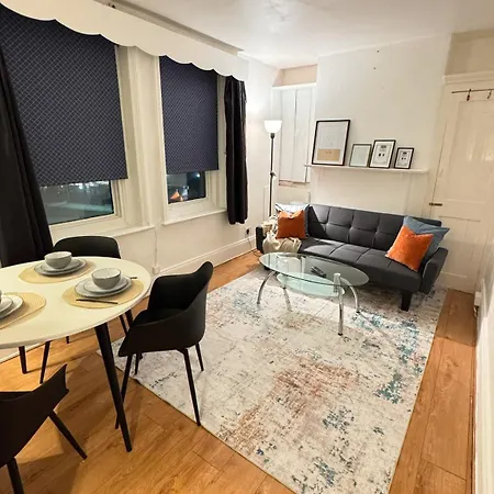 Modern 2-Bed Apartment, 8Min To Stratford Station, Sleeps 6 Apartment