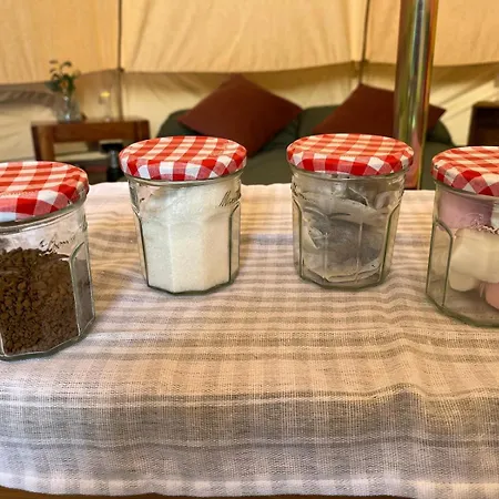 Readers Field Glamping Luxury tent