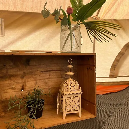 Readers Field Glamping Luxury tent